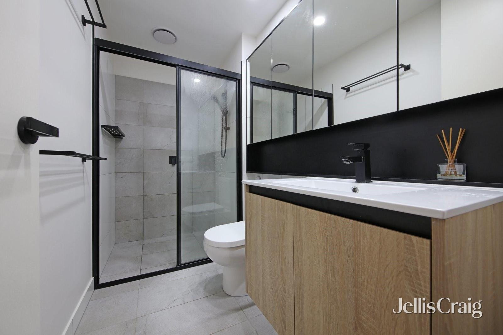 202/215 Chesterville Road, Moorabbin image 7