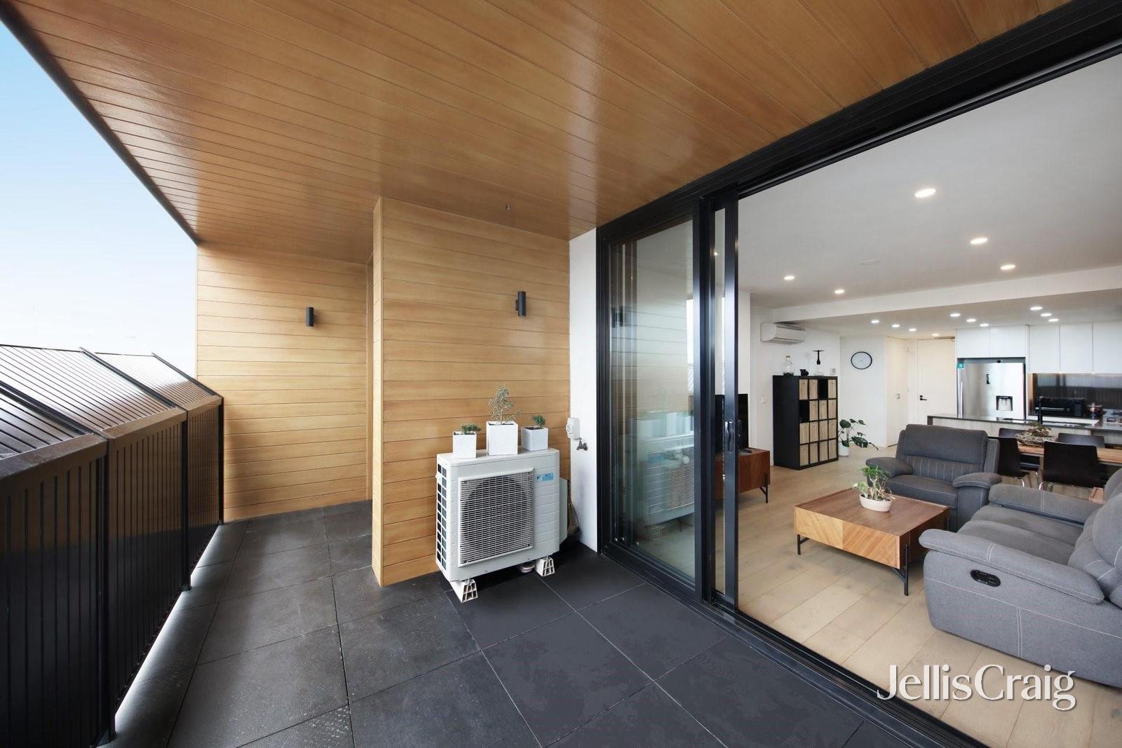 202/215 Chesterville Road, Moorabbin image 9