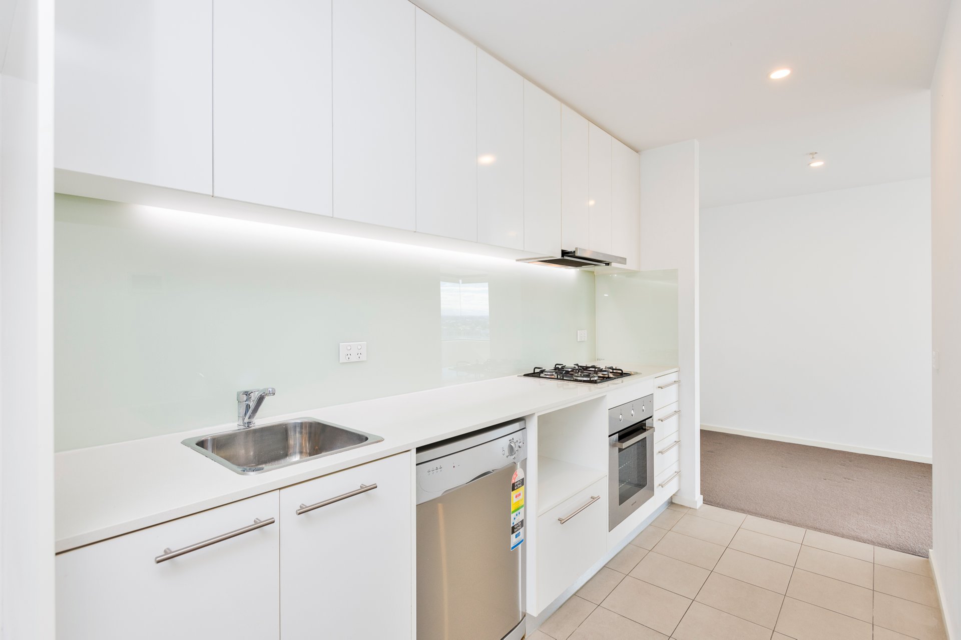 2022/18 Mount Alexander Road, Travancore image 2