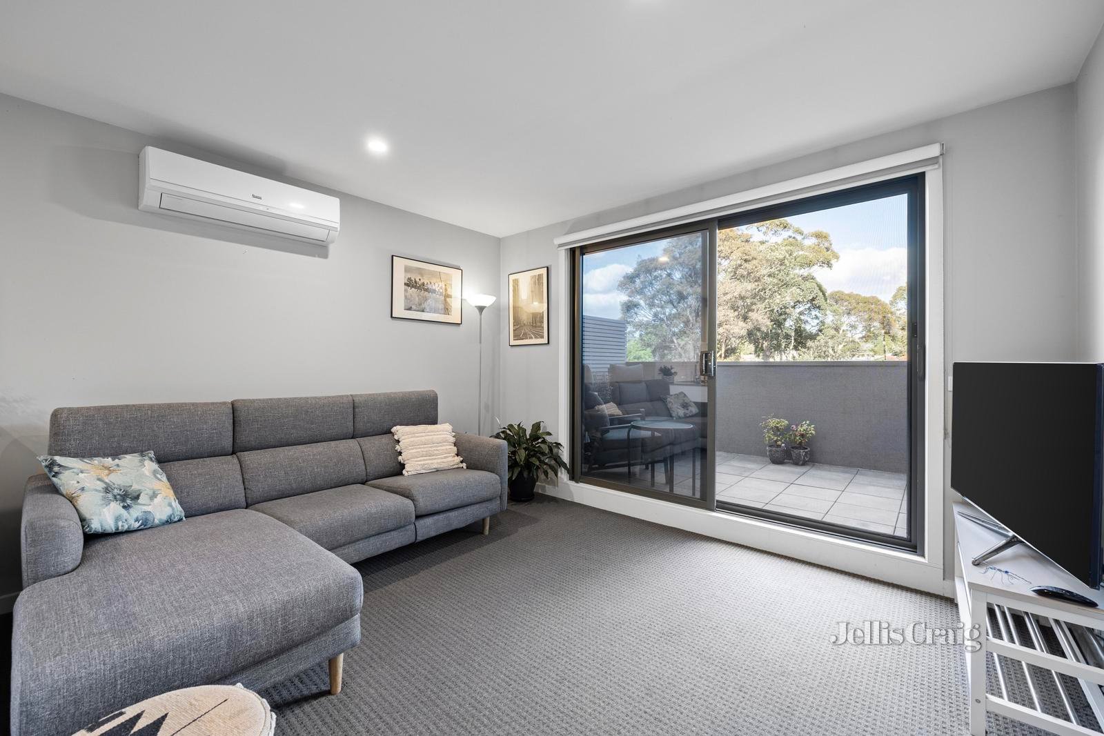 202/296 Mt Dandenong Road, Croydon image 2