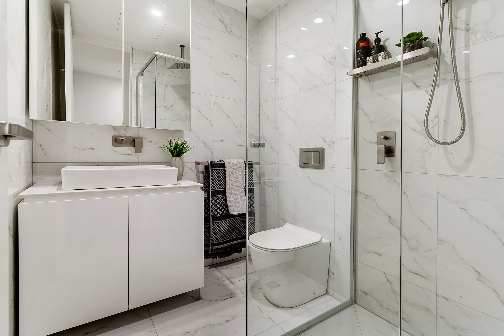 202/330 Manningham Road, Doncaster image 6