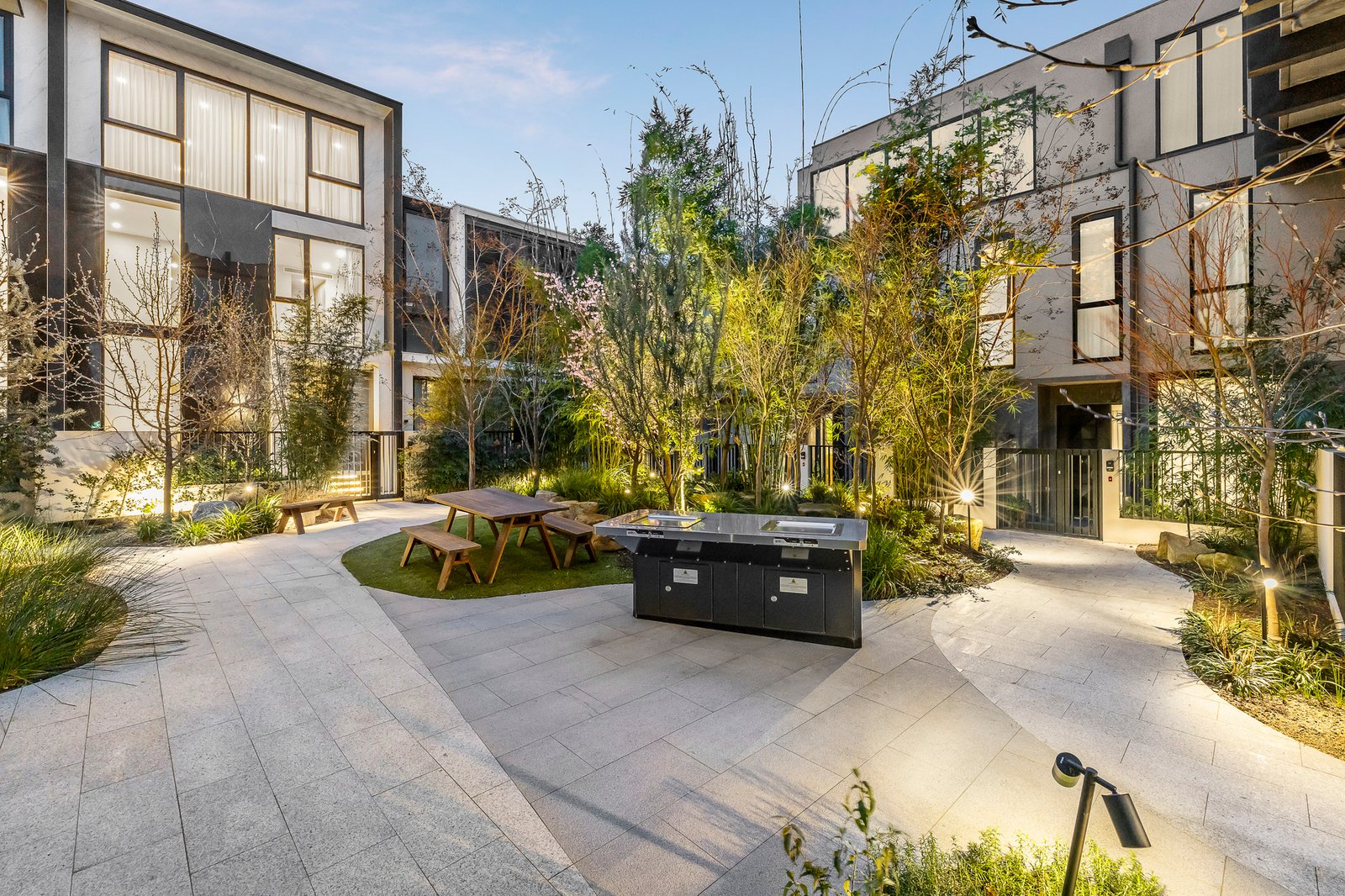202/4 Barenya Court