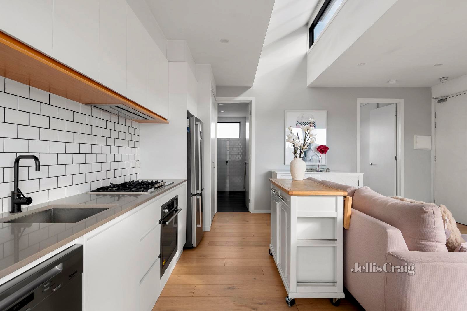 202/4 Beavers Road, Northcote image 3