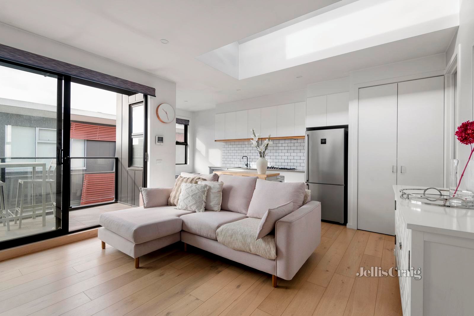 202/4 Beavers Road, Northcote image 4