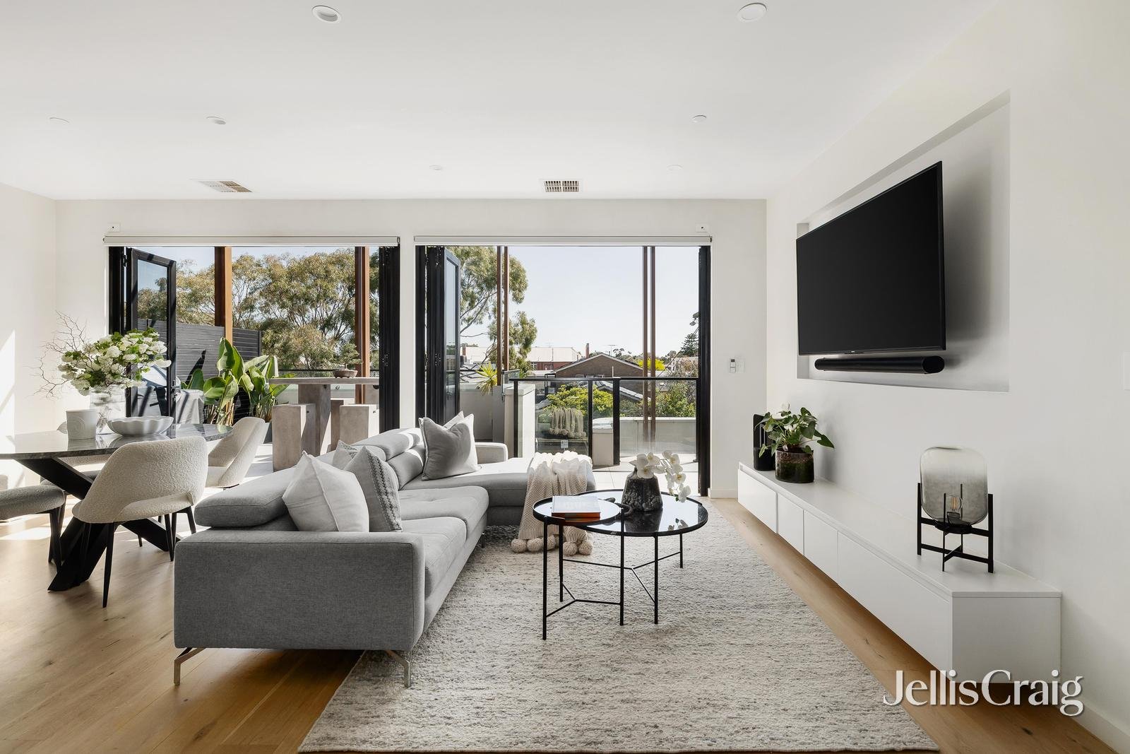 202/4 Littlewood Street, Hampton image 3