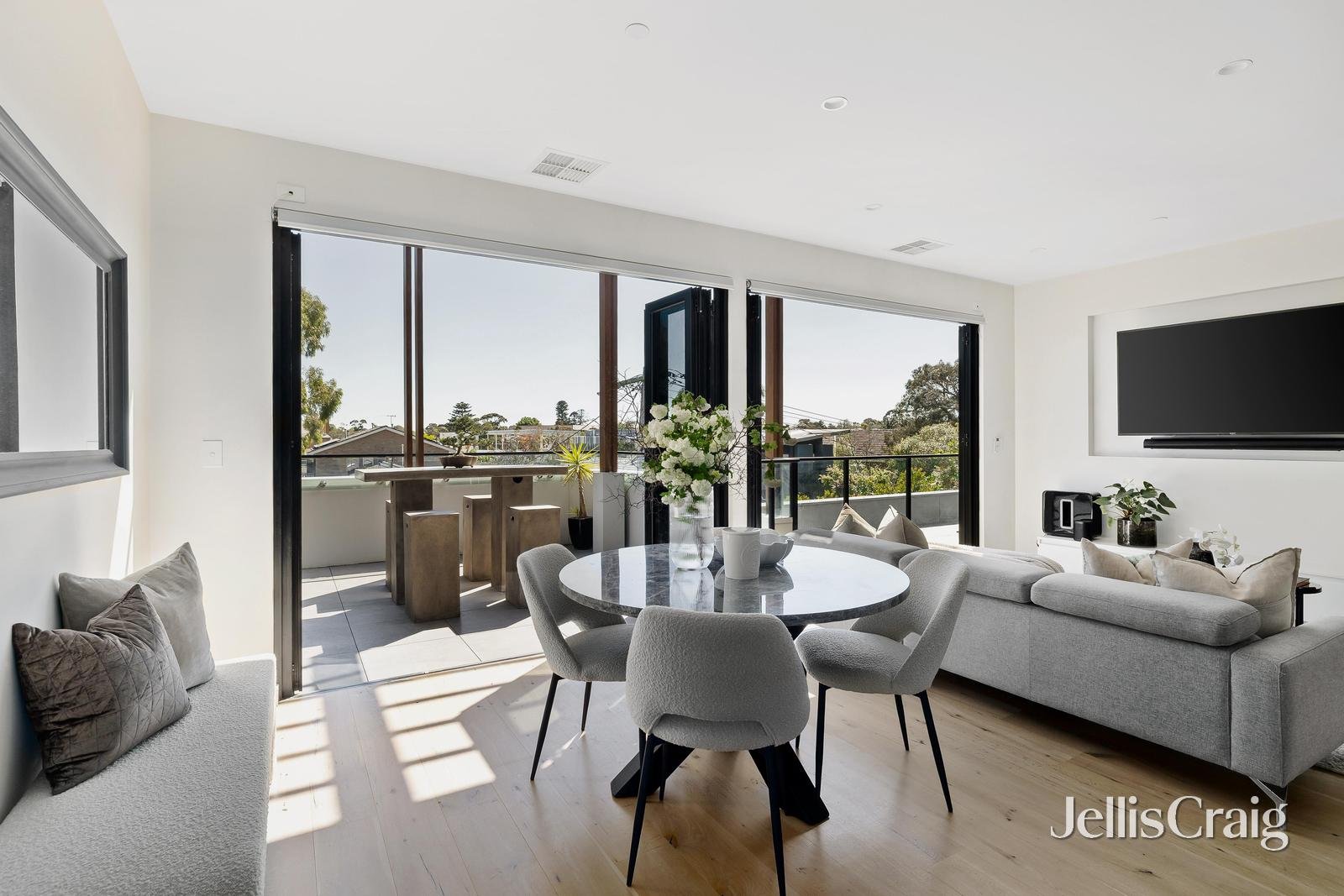 202/4 Littlewood Street, Hampton image 6
