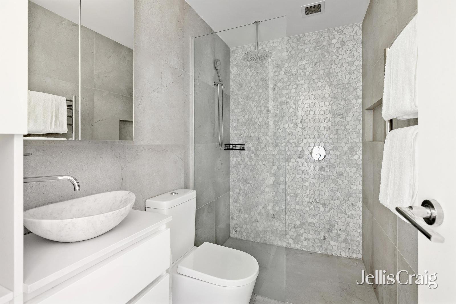 202/4 Littlewood Street, Hampton image 13