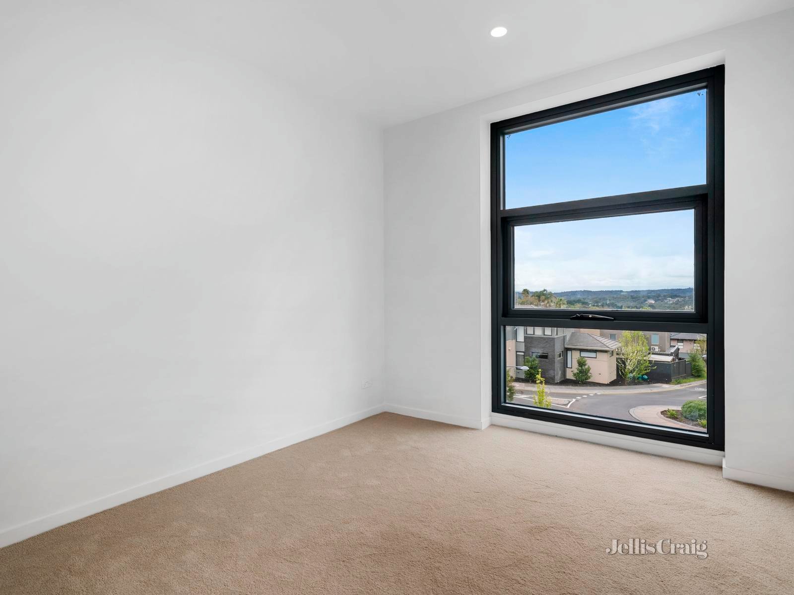 202/5 Red Hill Terrace, Doncaster East image 3