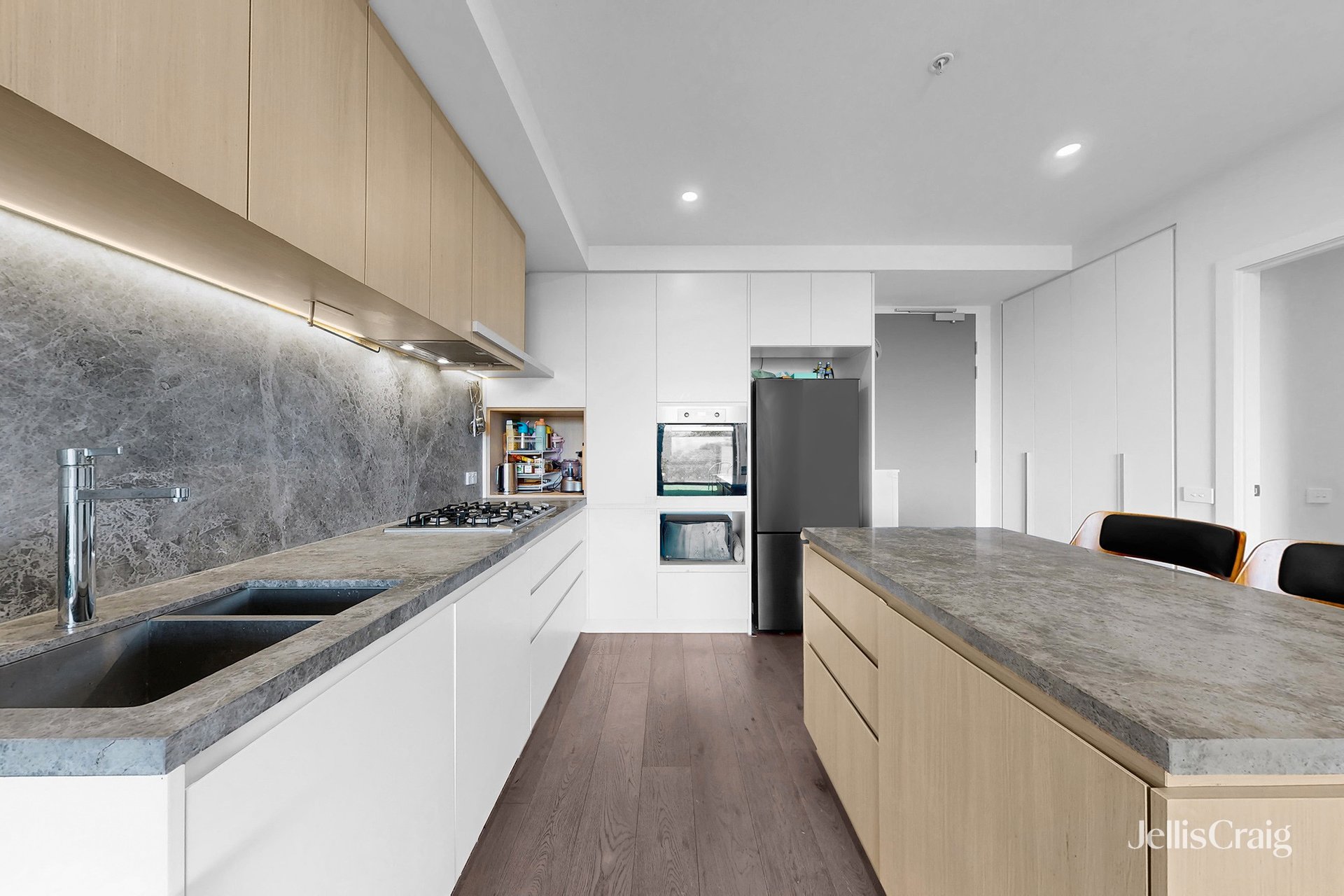 202/50 Kambrook Road, Caulfield North image 4