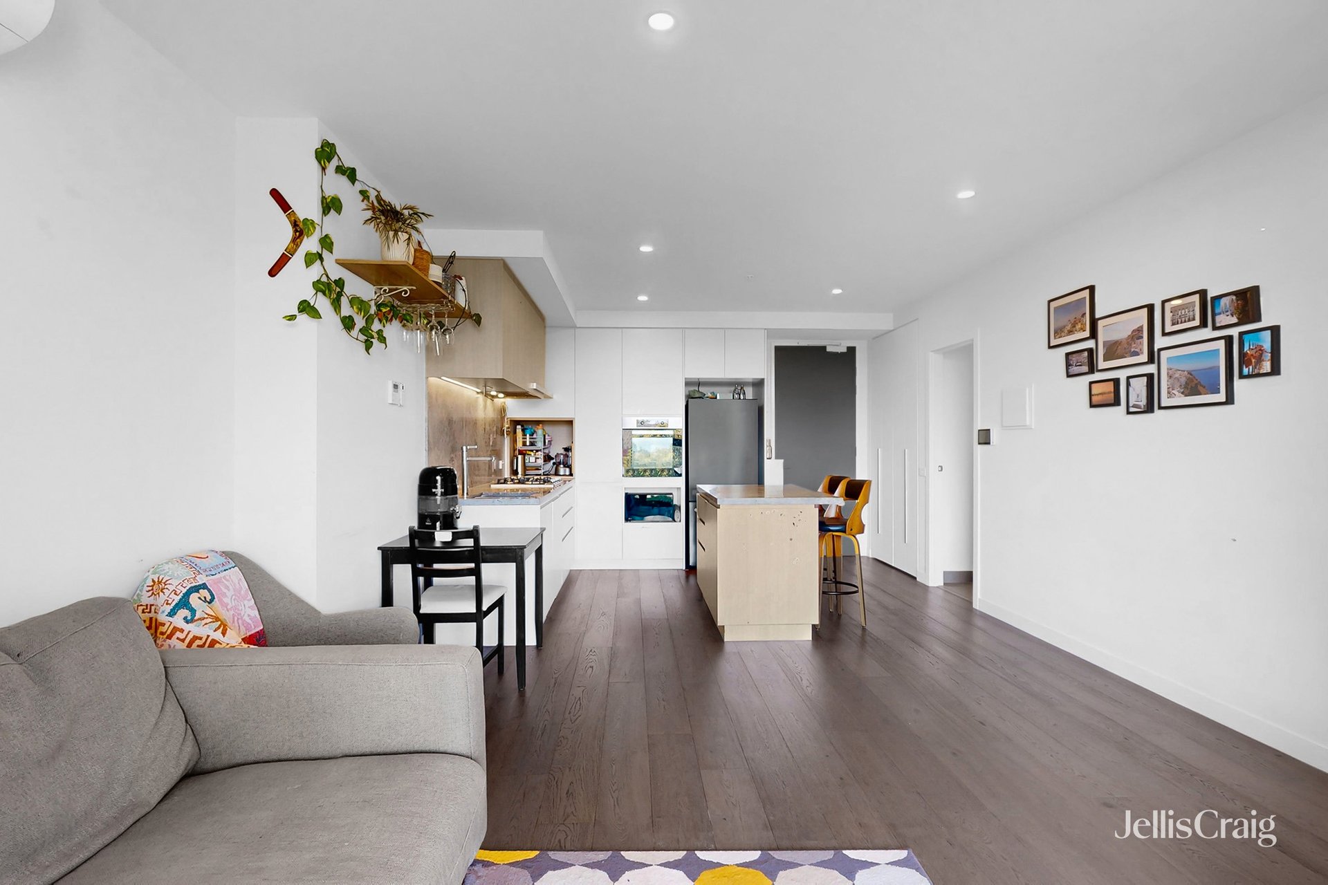 202/50 Kambrook Road, Caulfield North image 2