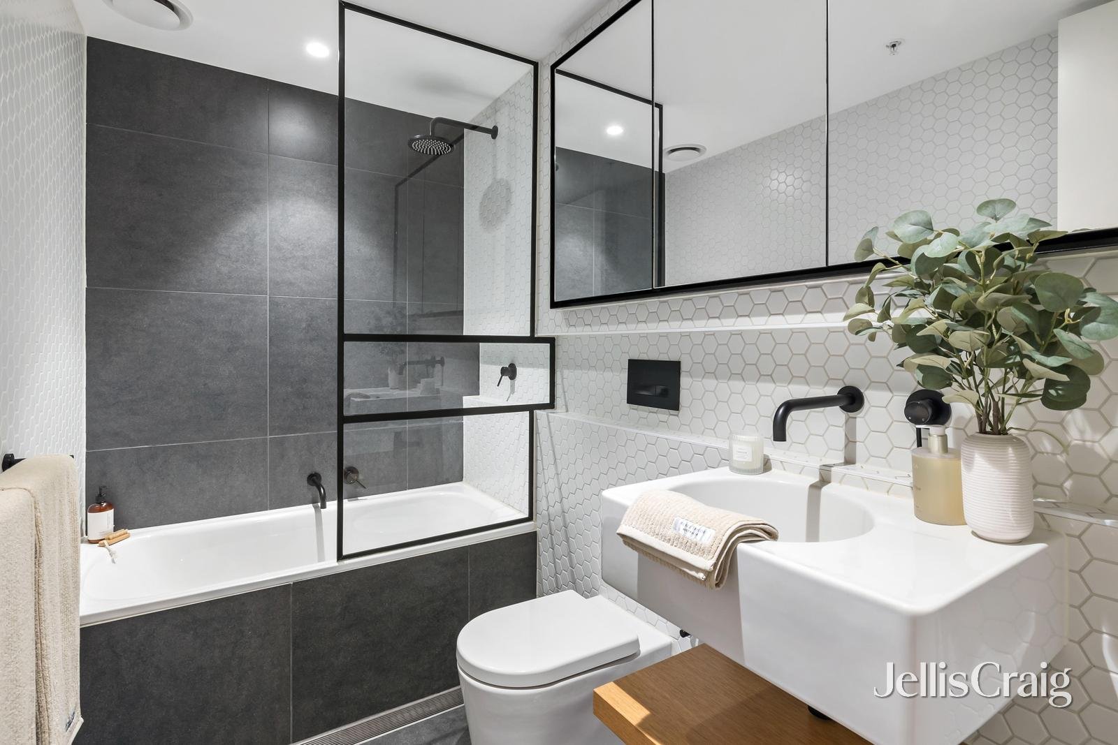 202/55 Wellington Street, St&nbsp;Kilda image 5