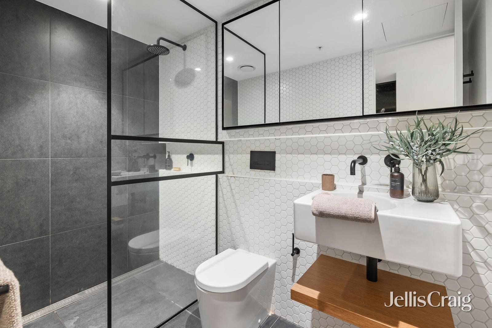 202/55 Wellington Street, St&nbsp;Kilda image 7