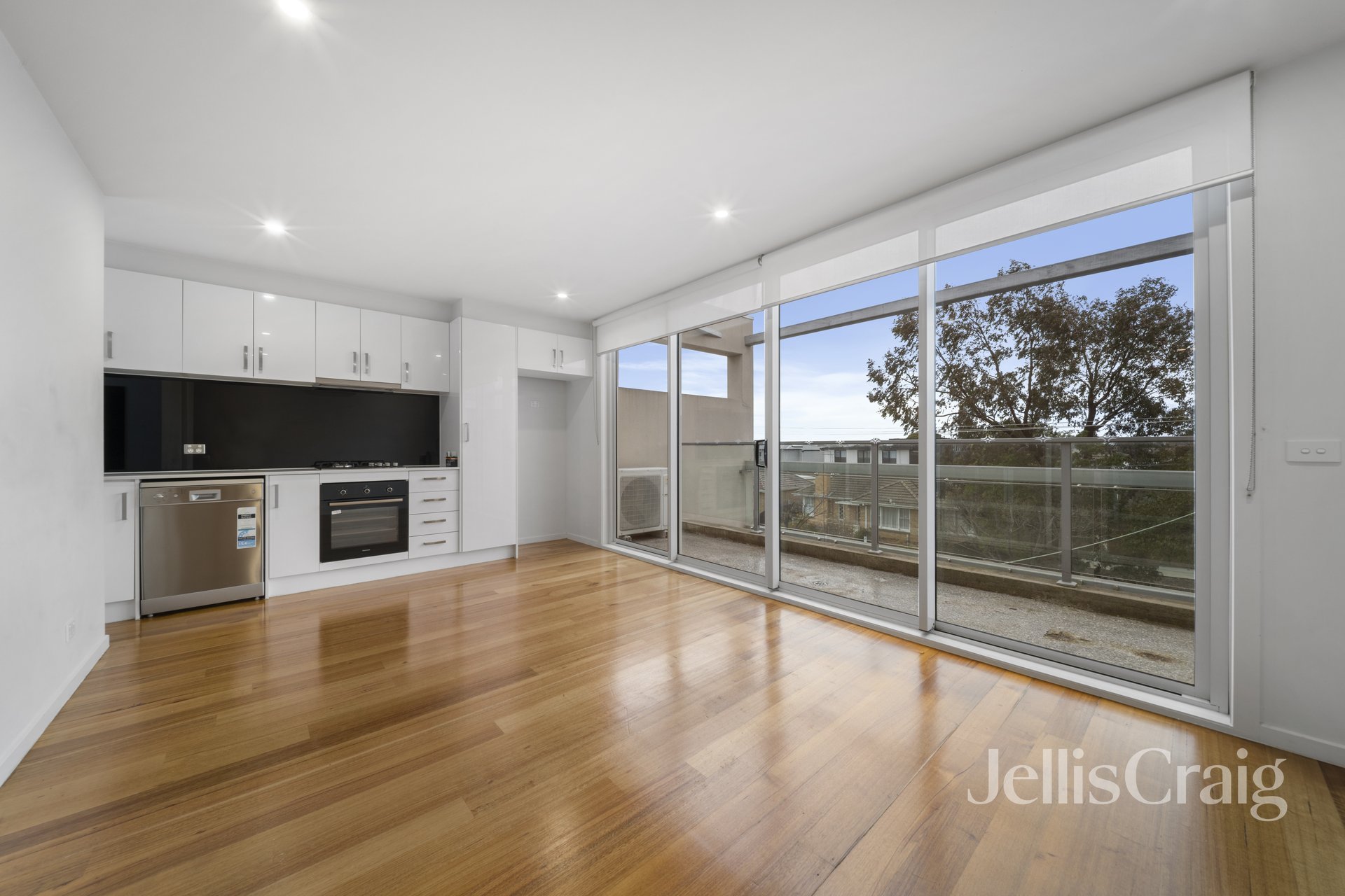 202/633-635 Centre Road, Bentleigh&nbsp;East image 3