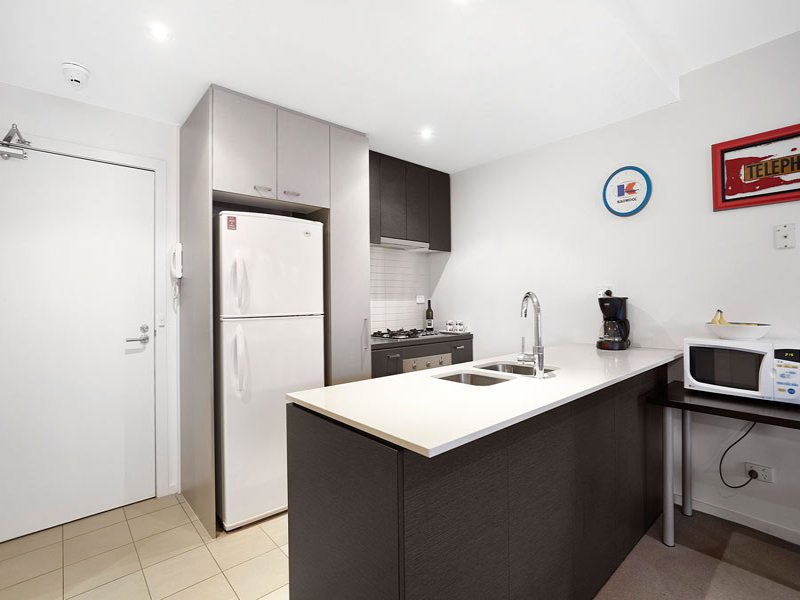 202/95 Ormond Road, Elwood image 2