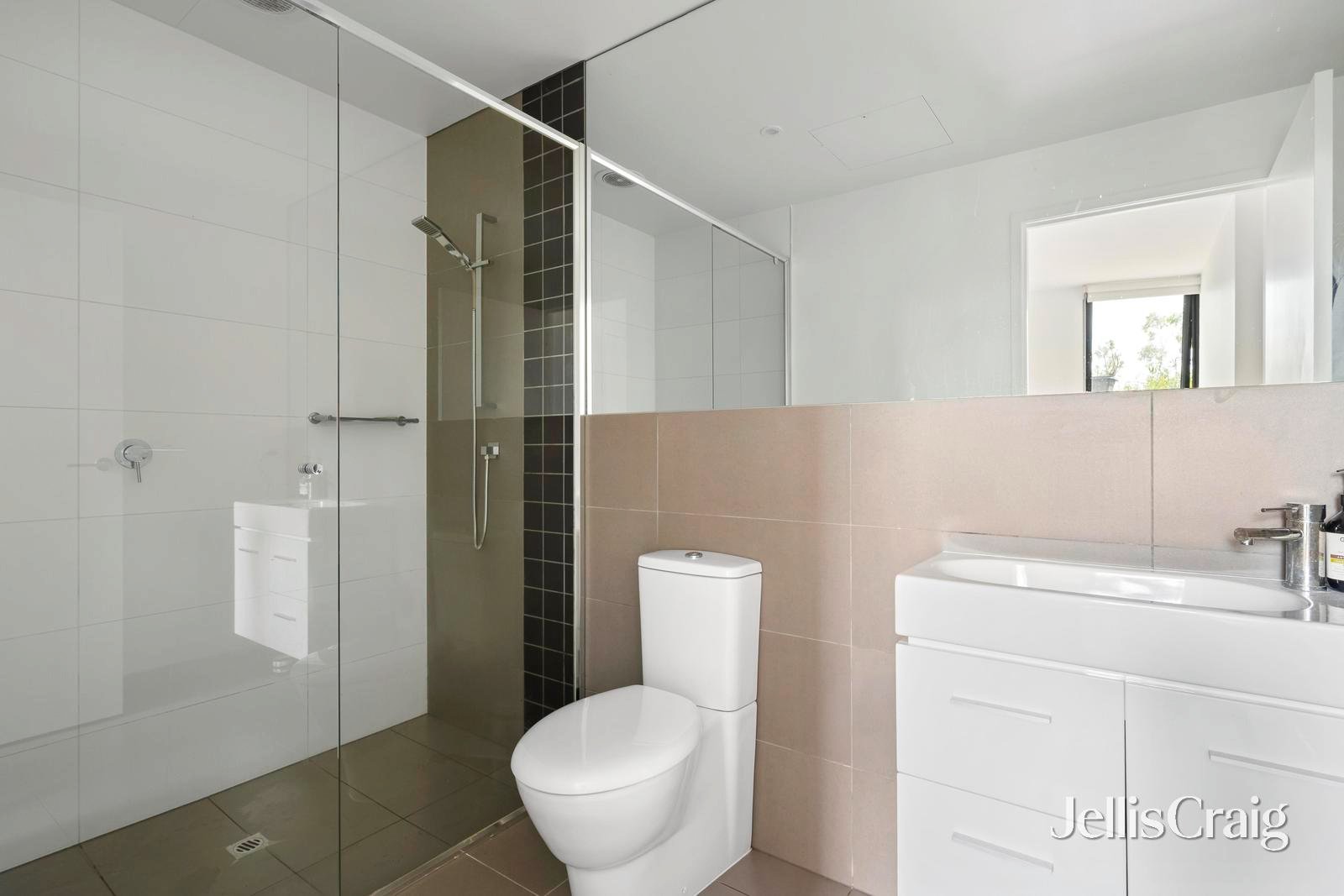 202R/88 Trenerry Crescent, Abbotsford image 11
