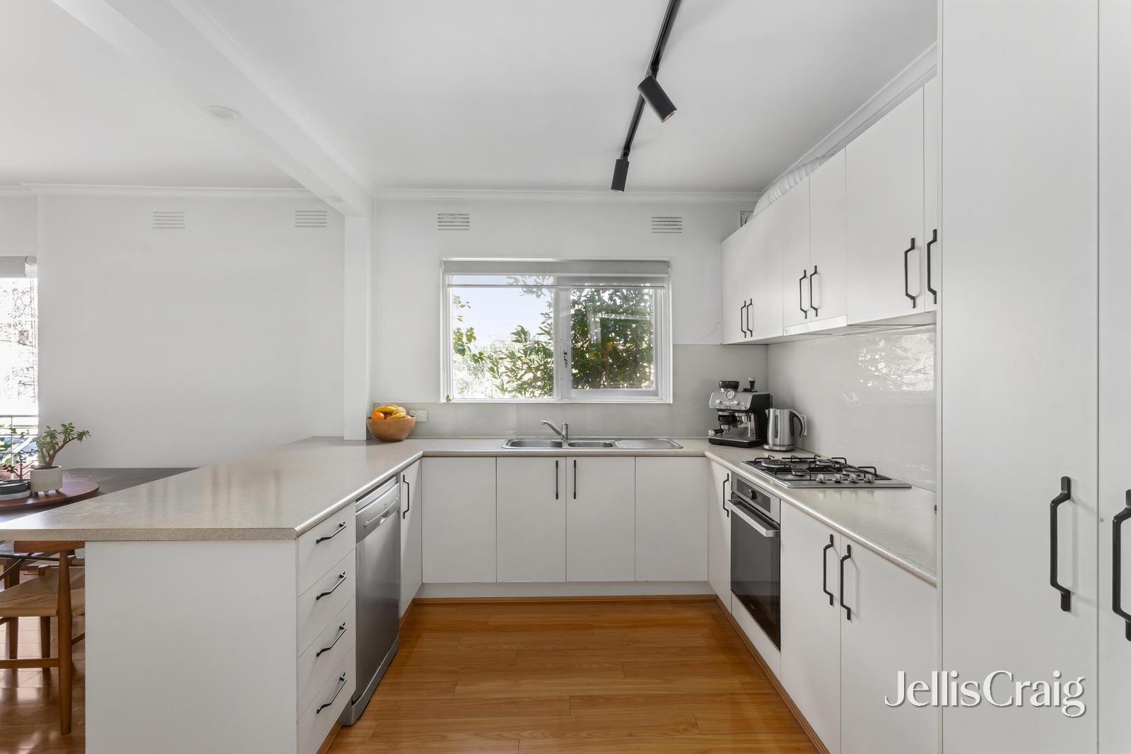 20/3-5 Kireep Road, Balwyn image 5