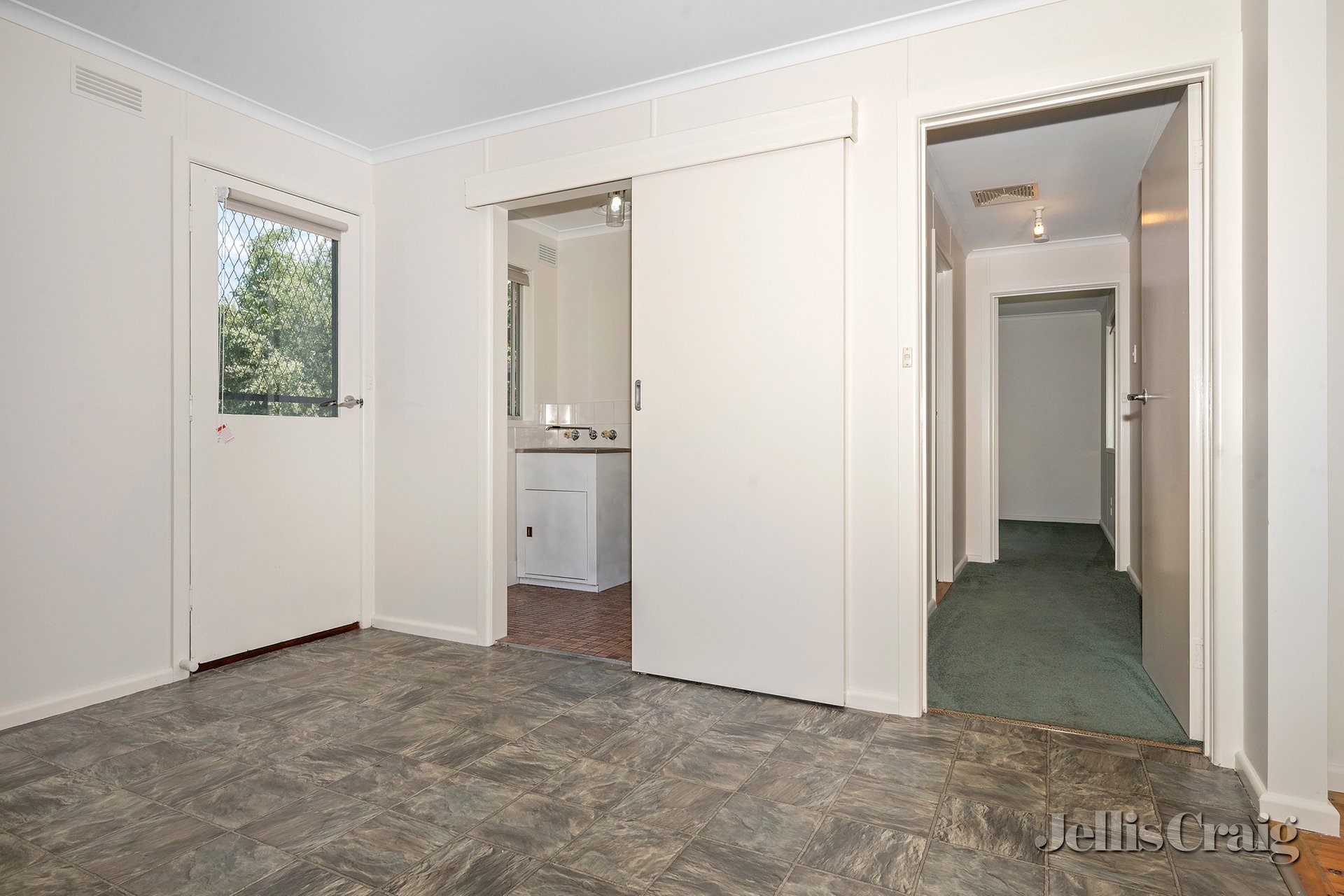 203 La Trobe Street, Redan image 6