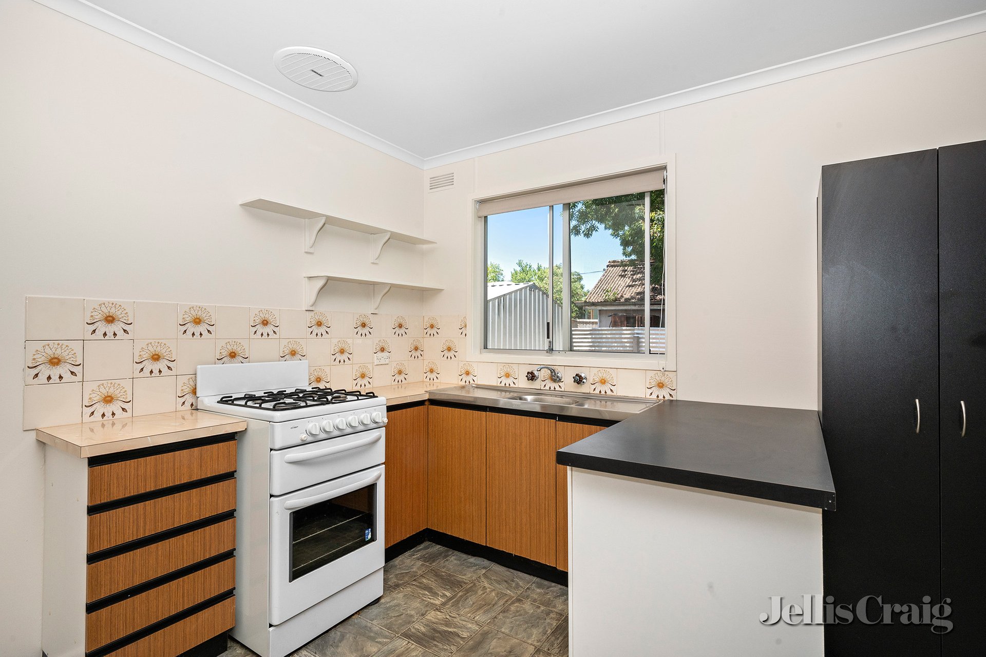 203 La Trobe Street, Redan image 2