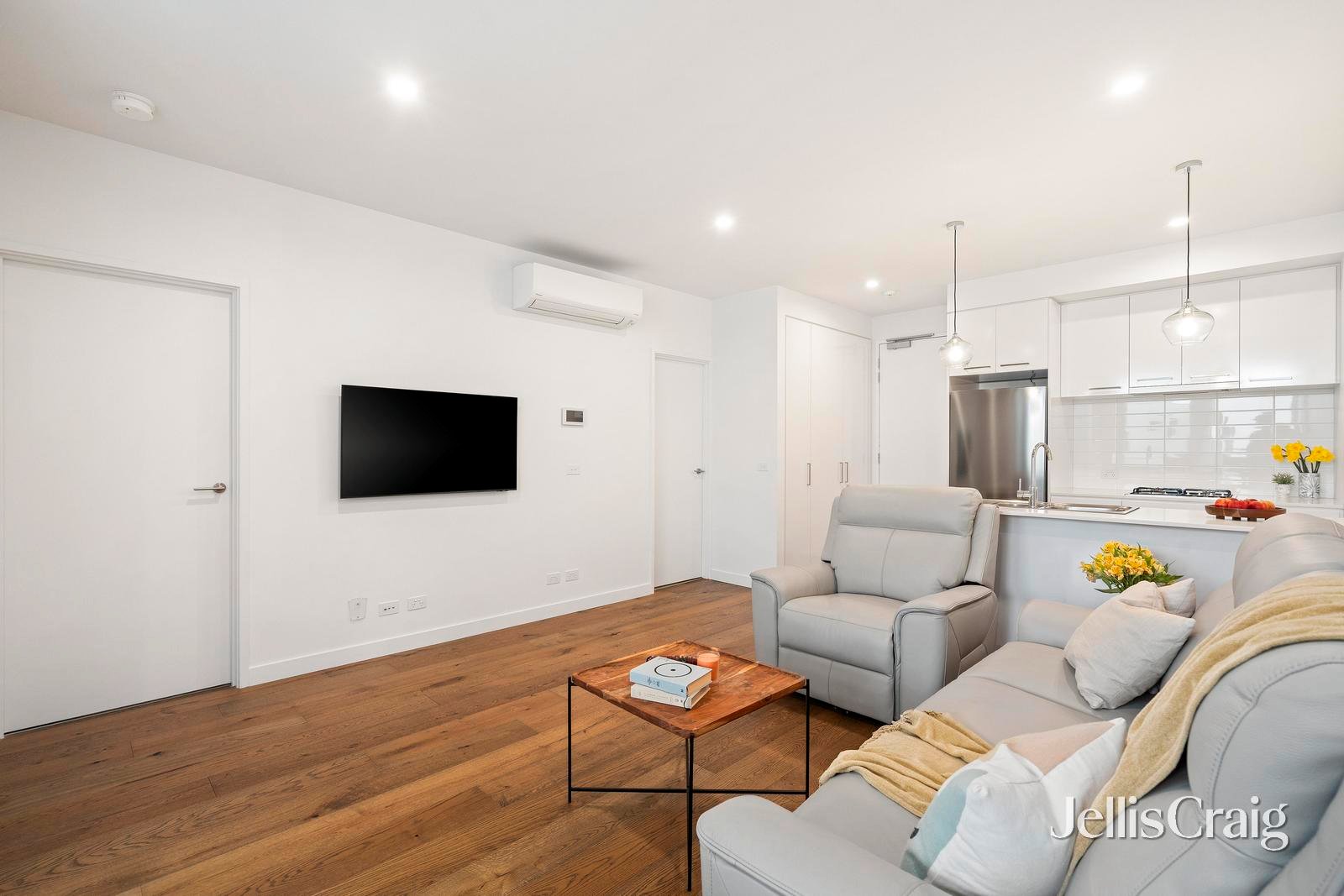 203/1 Lusher Road, Croydon image 2