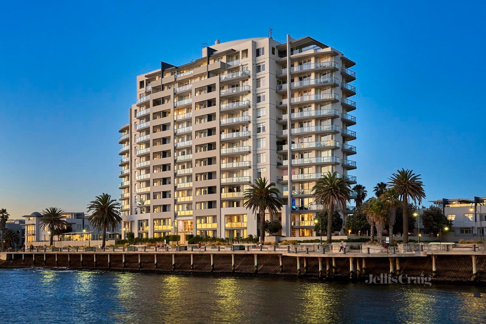 203/115 Beach Street, Port Melbourne image 2