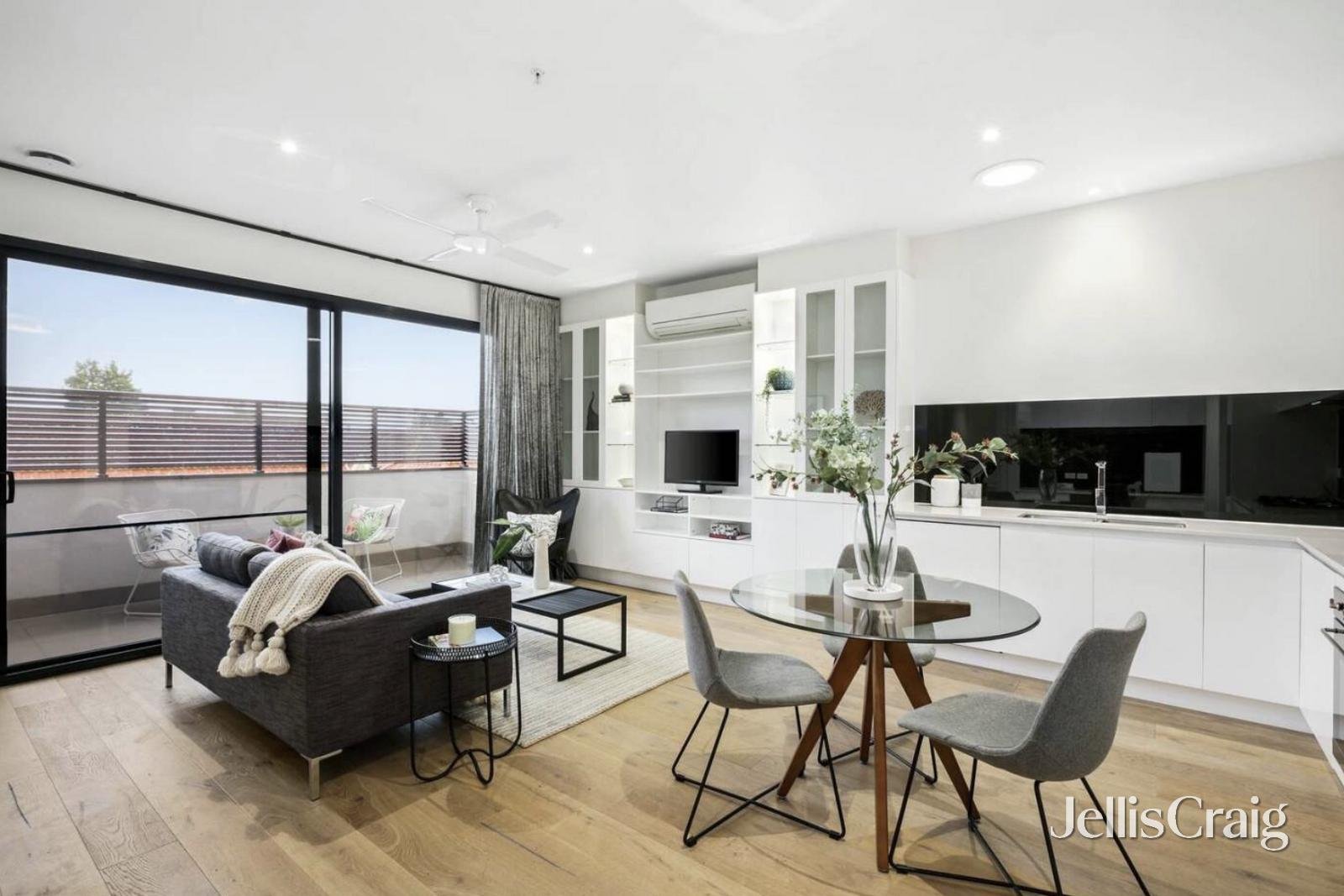 203/15 Manchester Grove, Glen&nbsp;Huntly image 2