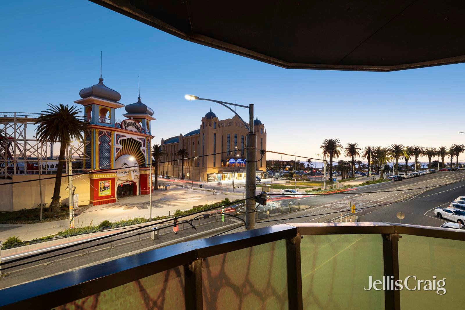 203/30b The Esplanade, St Kilda image 3