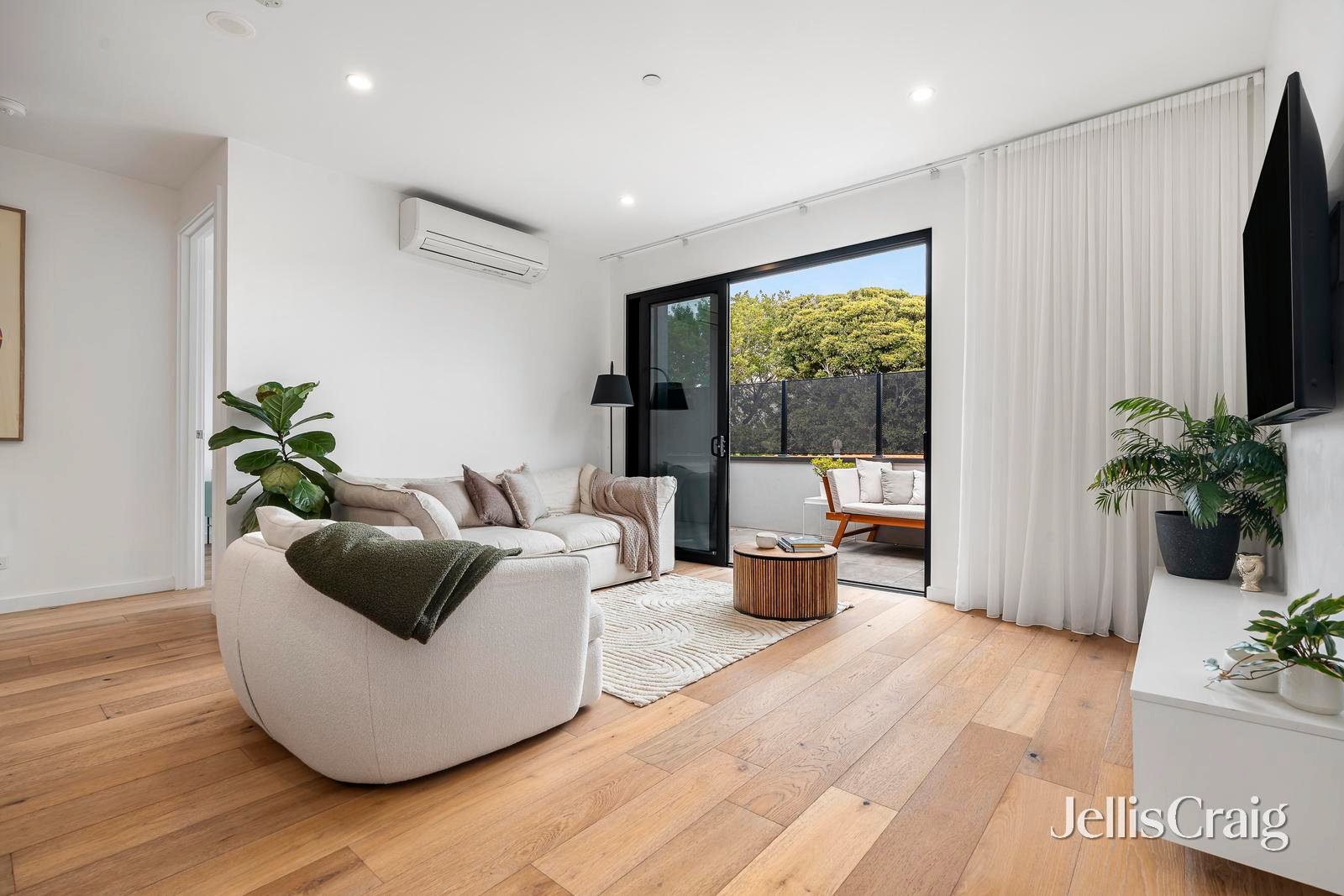 203/4 Littlewood Street, Hampton image 3