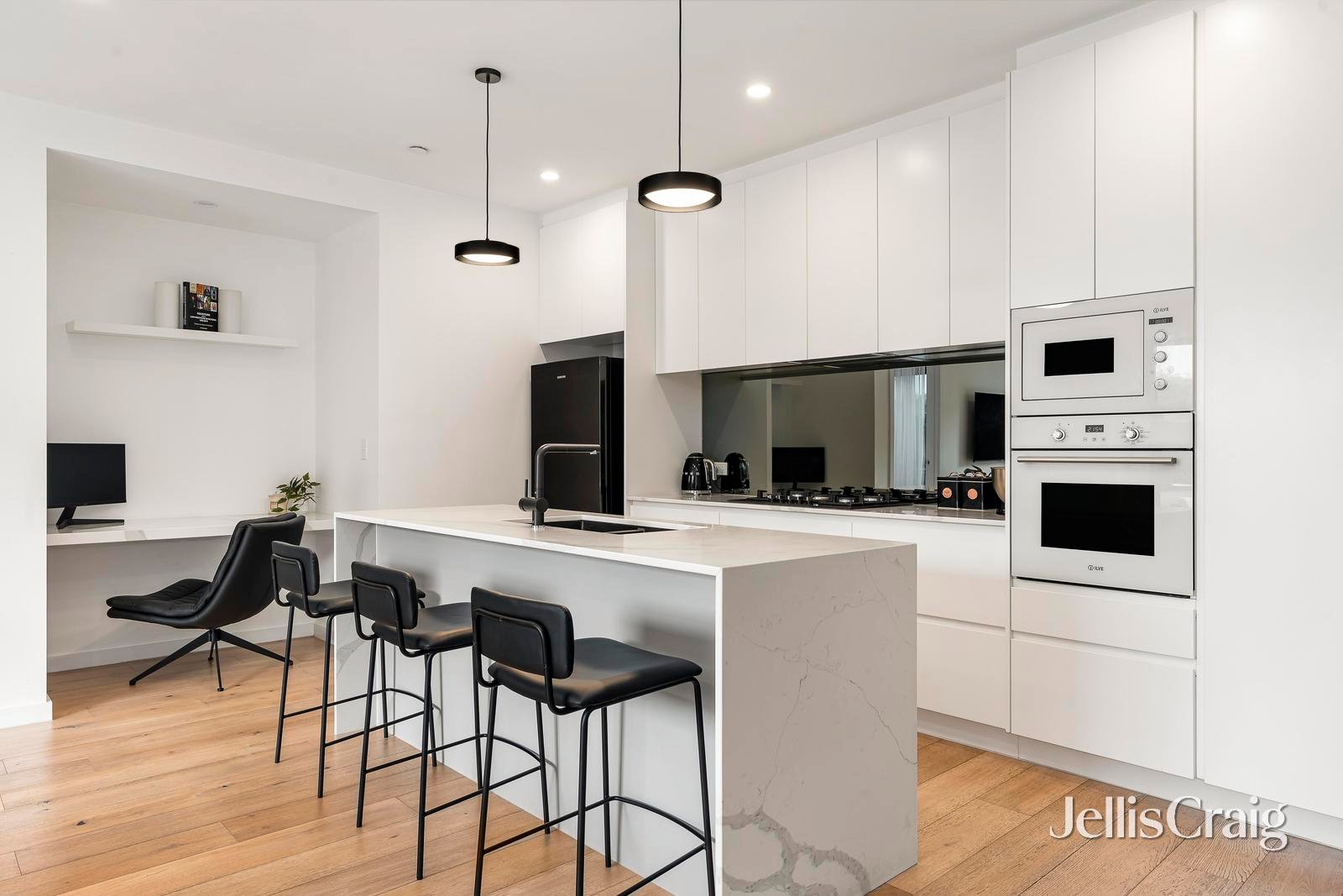 203/4 Littlewood Street, Hampton image 4