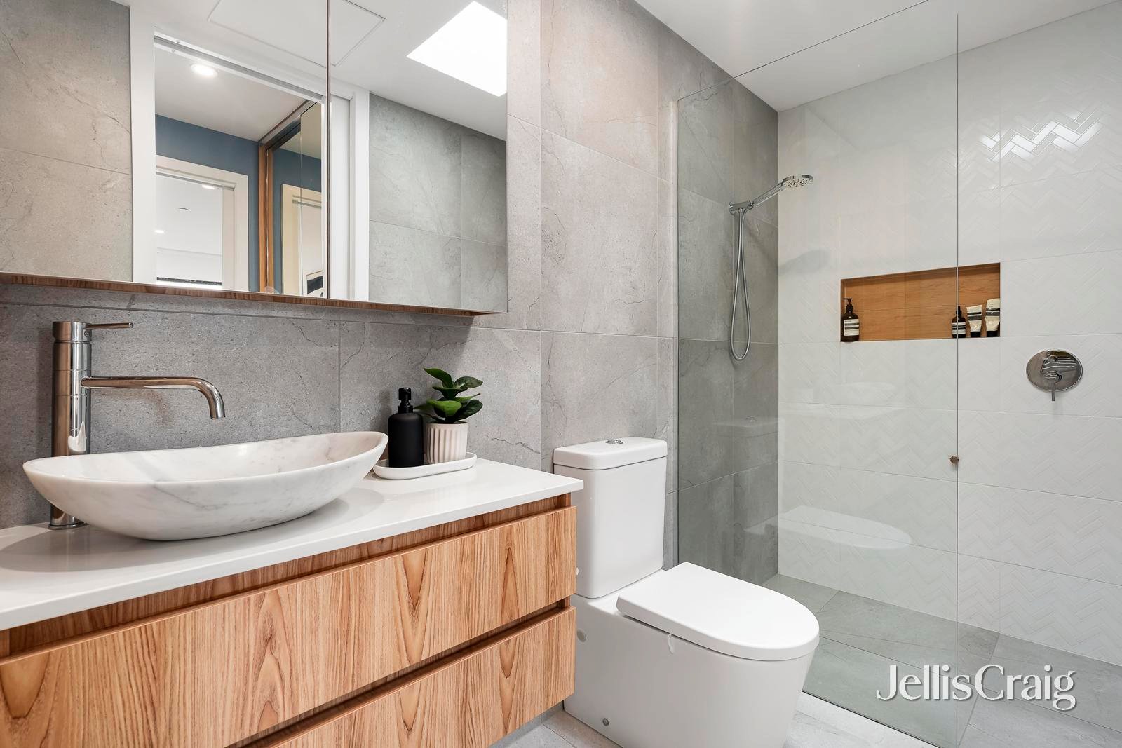 203/4 Littlewood Street, Hampton image 8