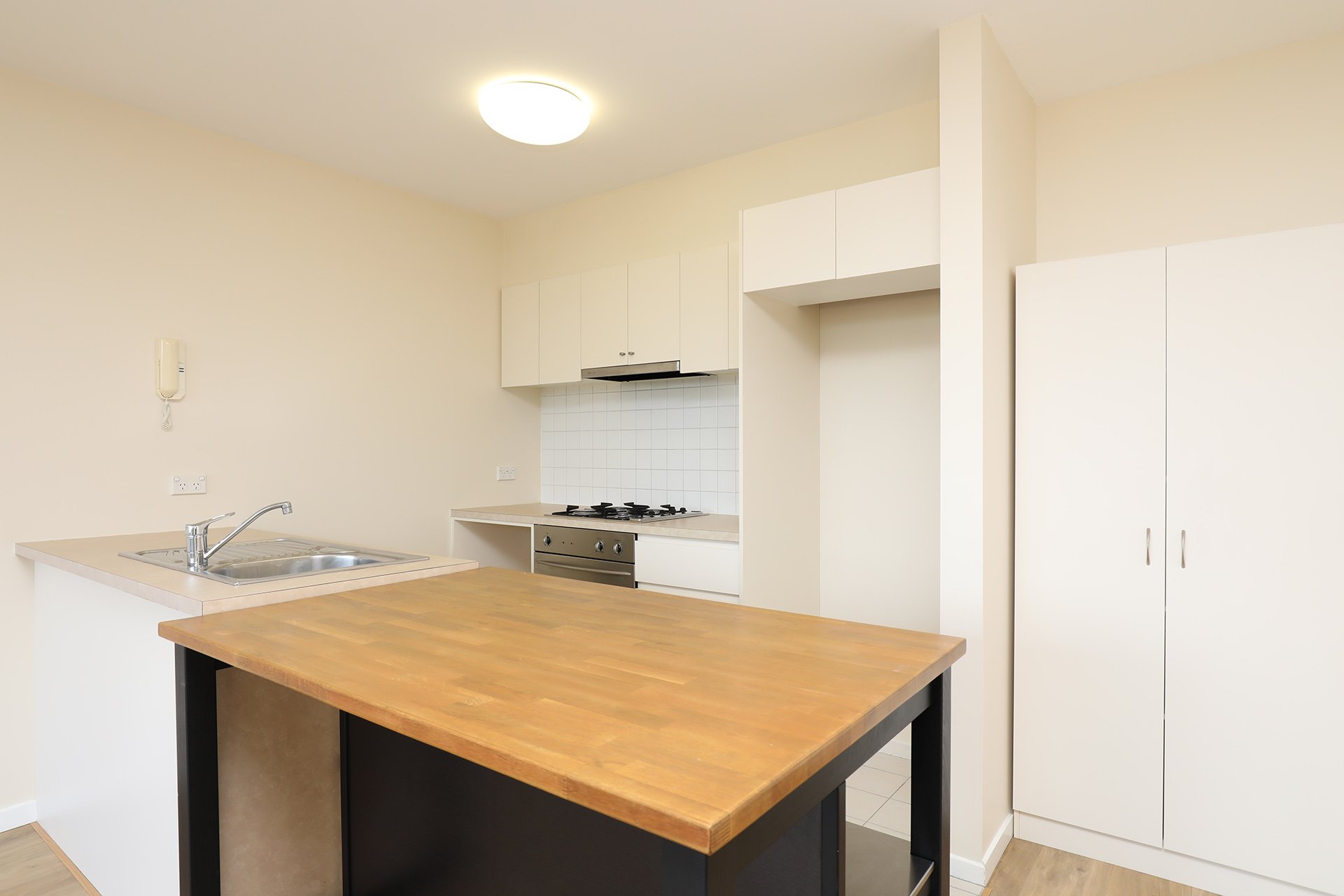 203/60 Speakmen Street, Kensington image 2