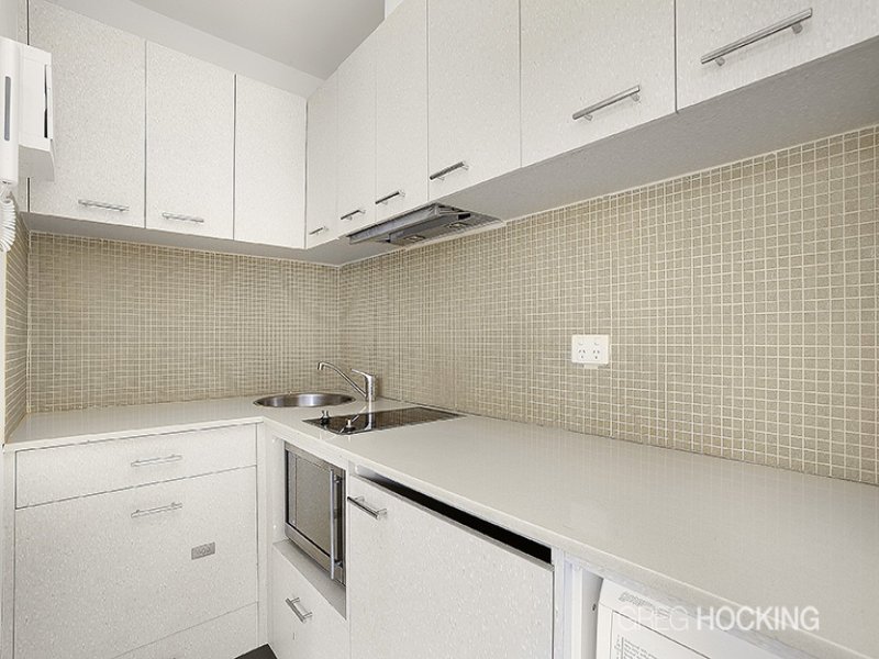 203/64 Wellington Street, St Kilda image 4