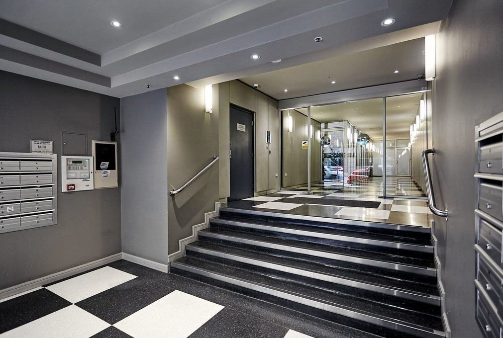 20/394-396 La Trobe Street, Melbourne image 1