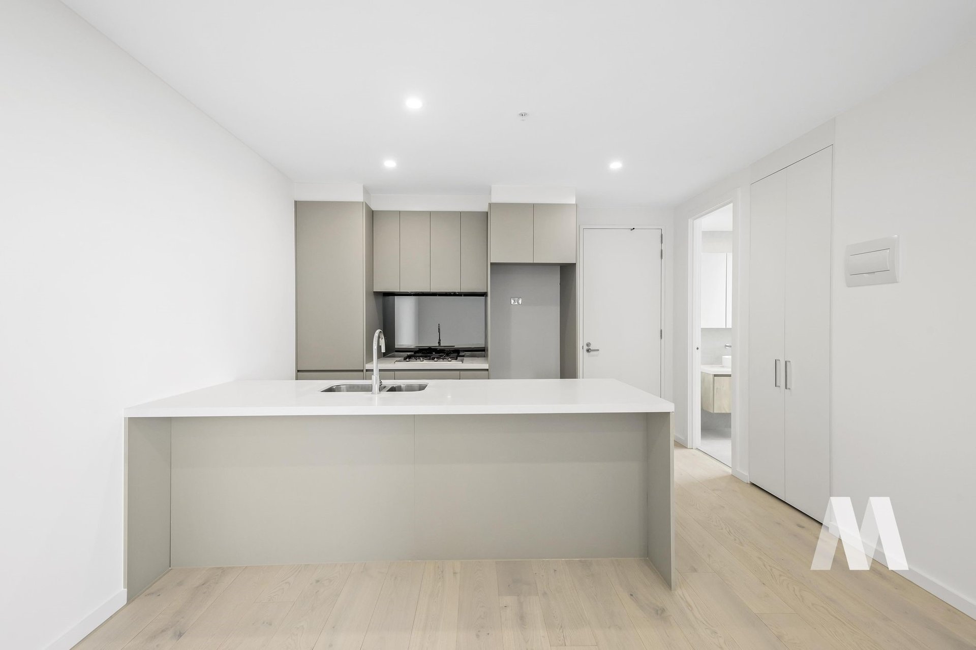 203b/162 Whitehorse Road, Blackburn image 7