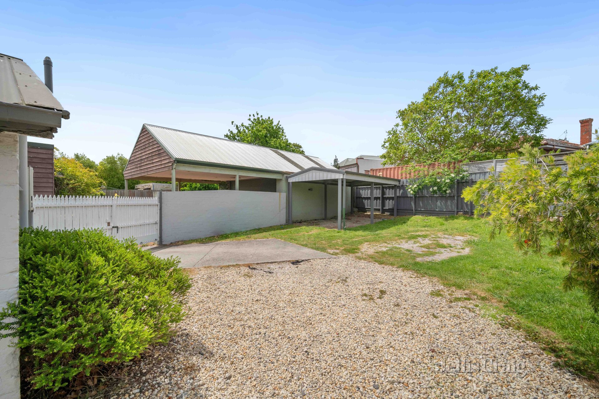 204 Doveton Crescent, Soldiers Hill image 2