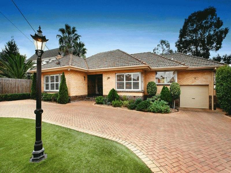 204 Woodland Street, STRATHMORE VIC 3041