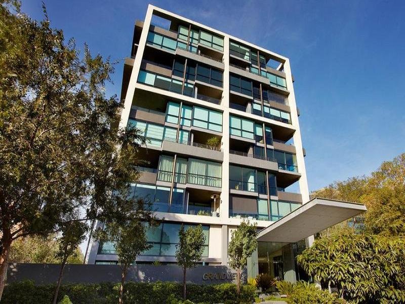204/19 Queens Road, Melbourne image 2