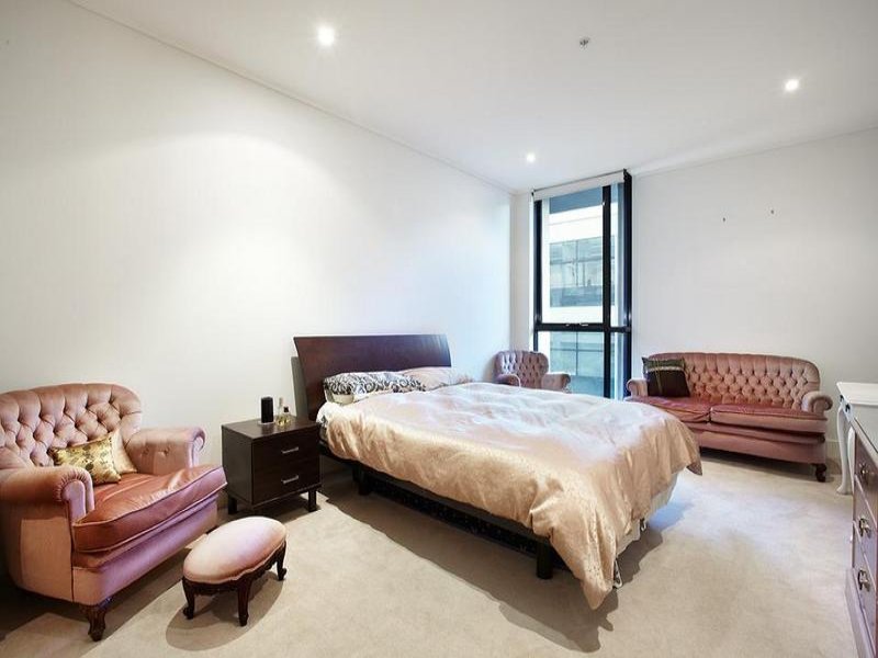 204/19 Queens Road, Melbourne image 3