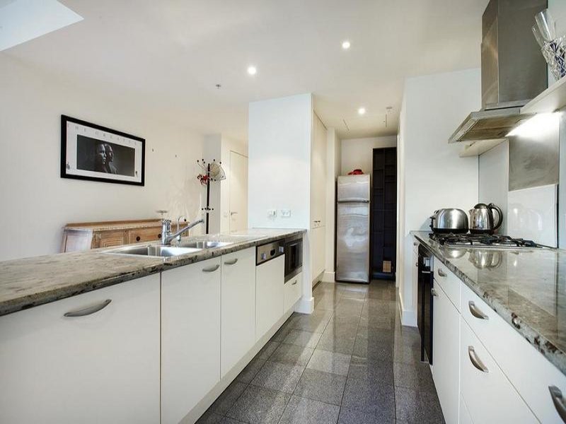 204/19 Queens Road, Melbourne image 4