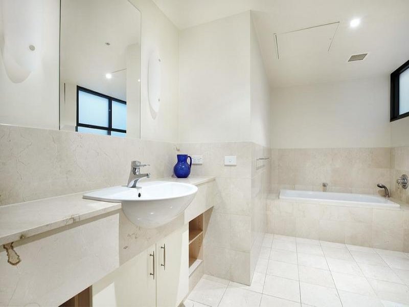 204/19 Queens Road, Melbourne image 5
