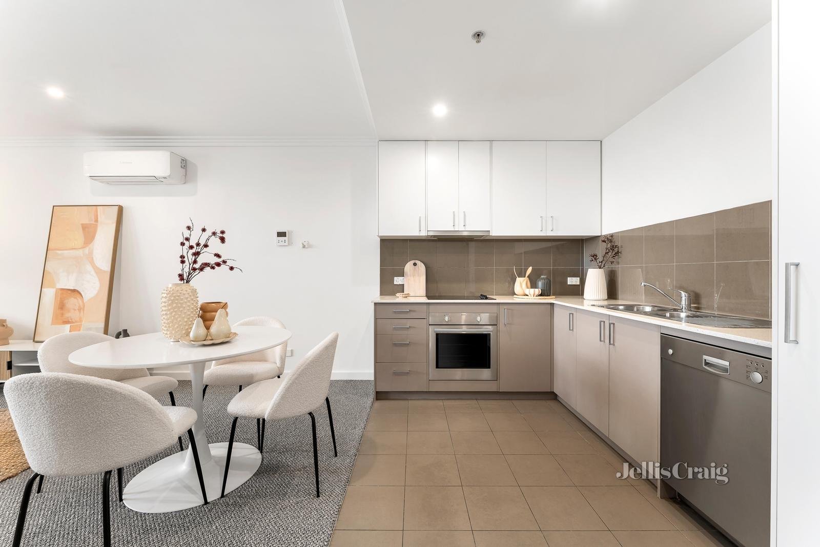 204/25-37 Nicholson Street, Brunswick East image 2