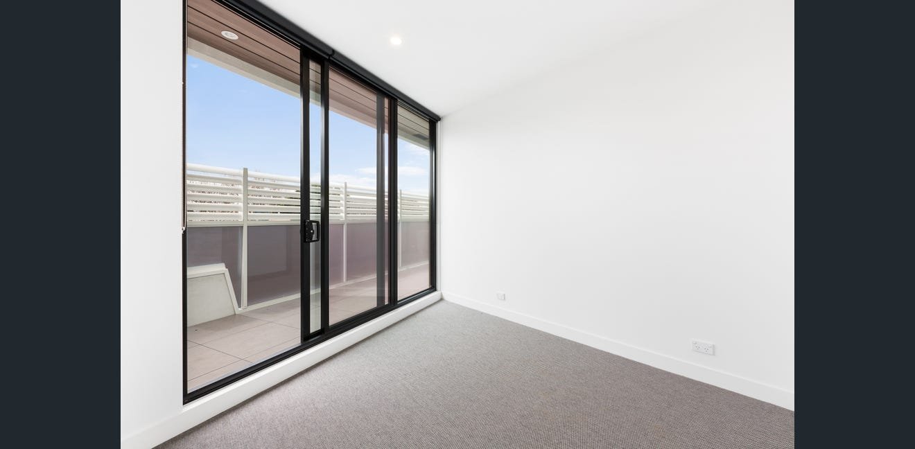 204/29 Ormond Road, Elwood image 3