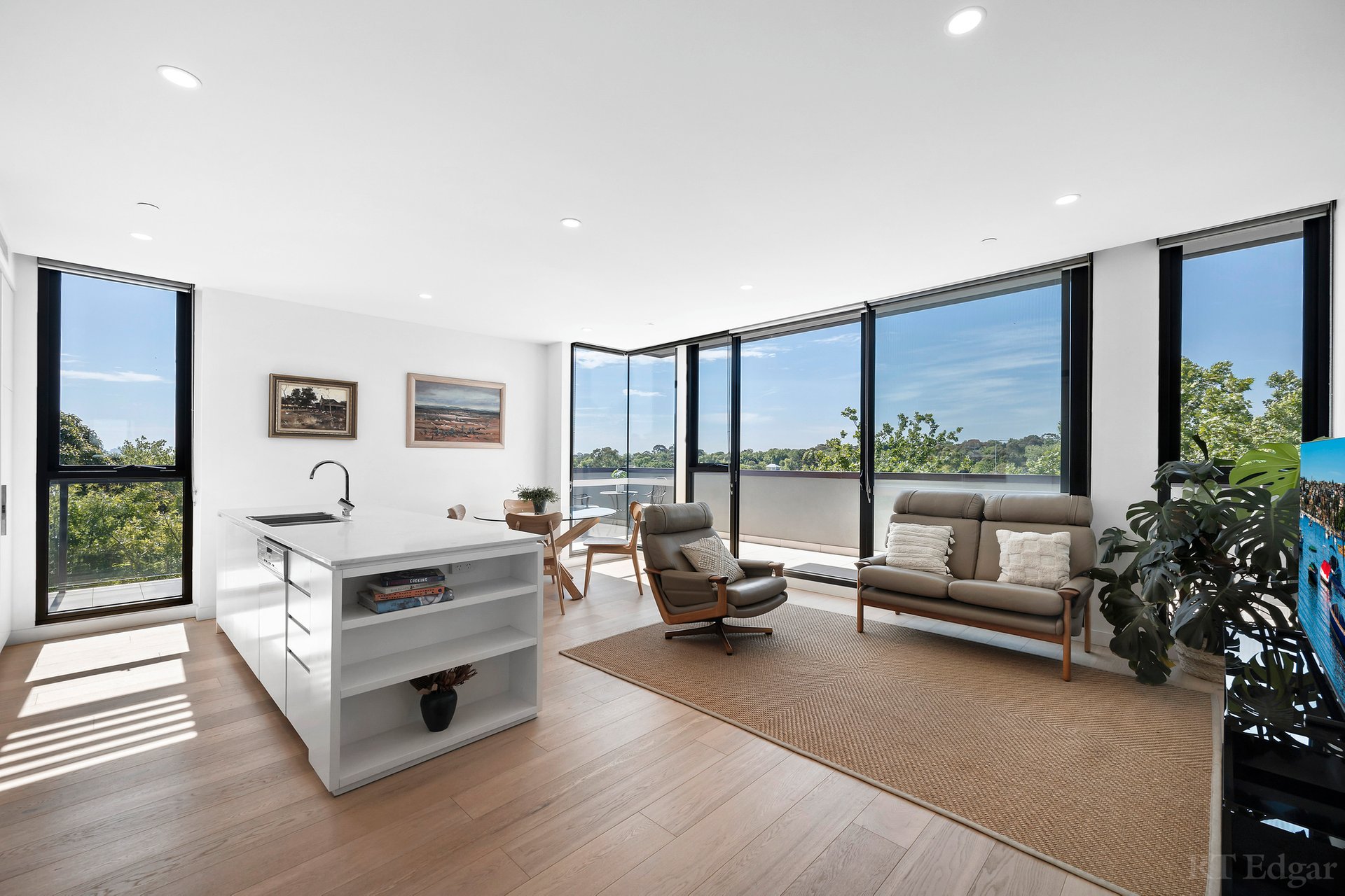 Property Gallery - Main Image