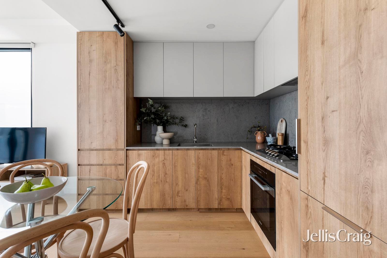 204/377 St Georges Road, Fitzroy North image 3