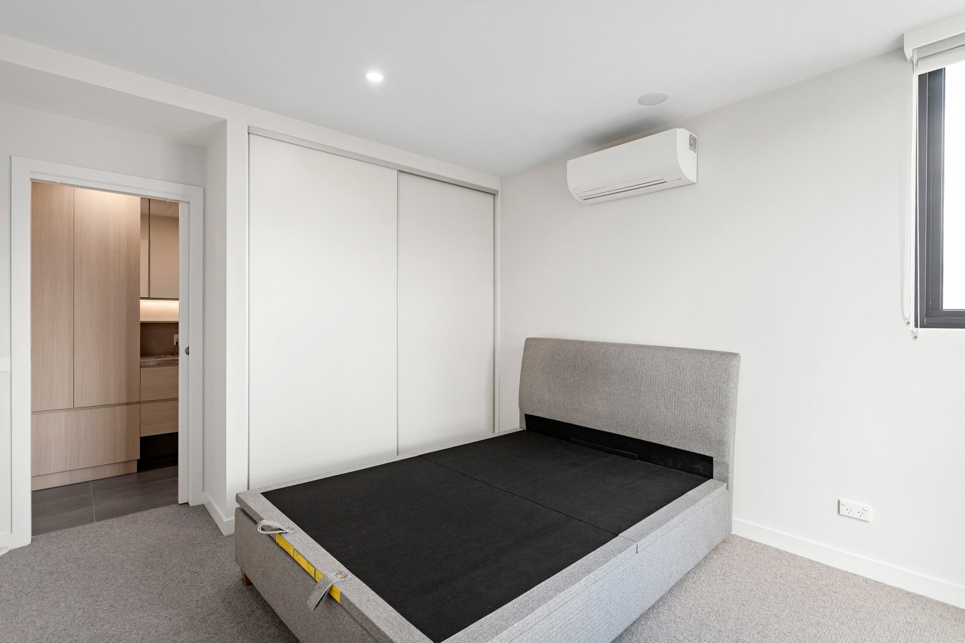 Property Gallery Thumbnail 9