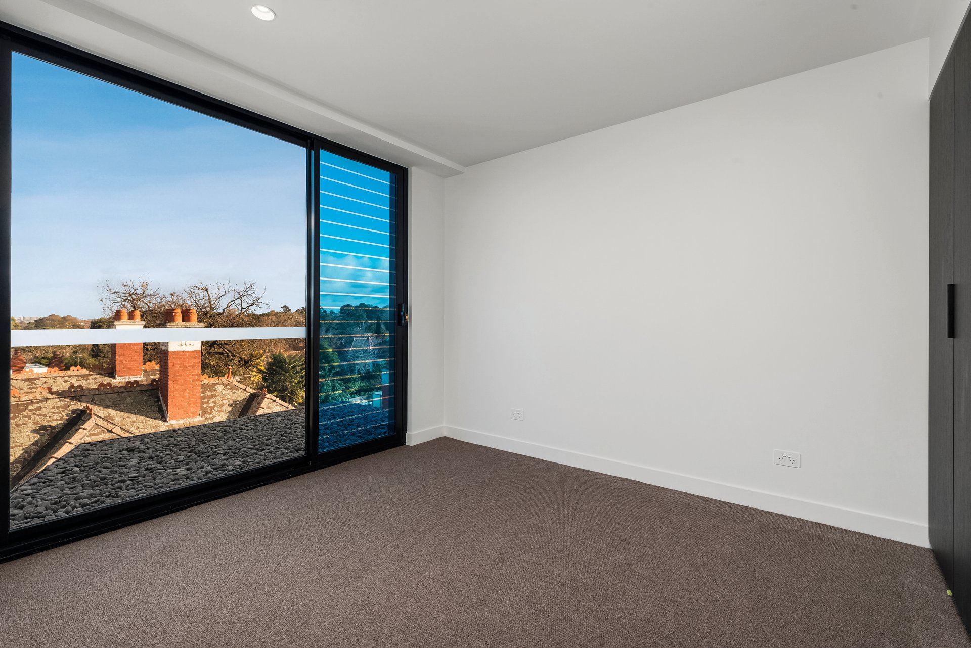 Property Gallery Thumbnail 6