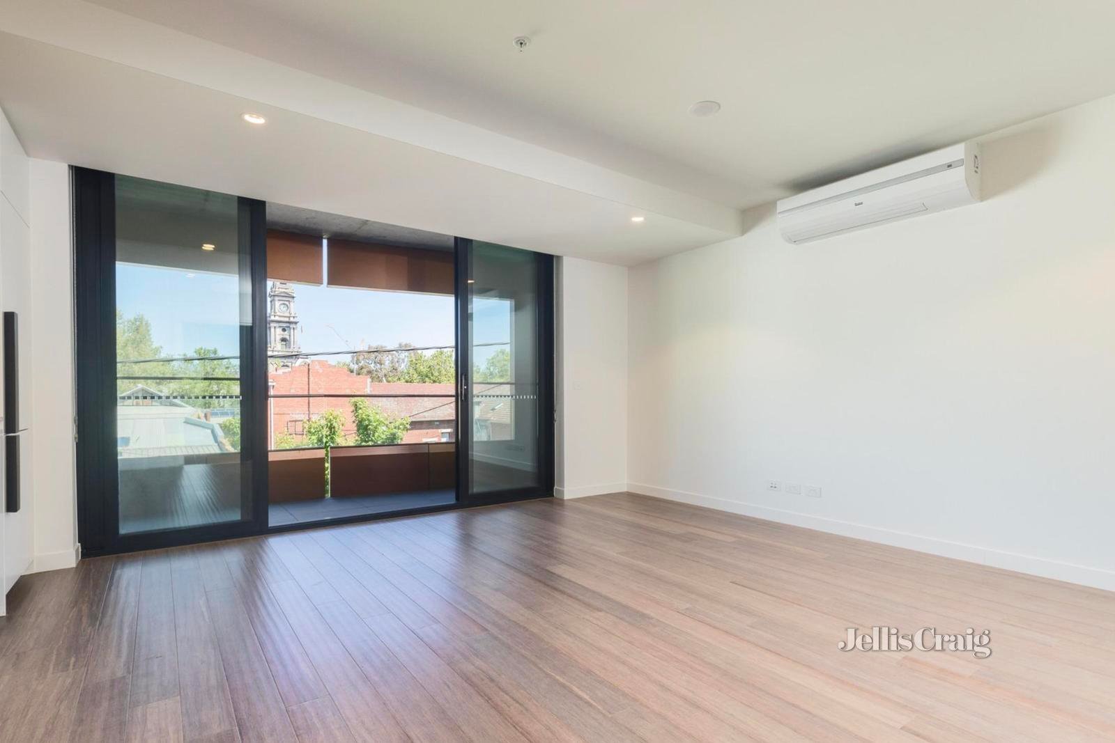 205/118 Vere Street, Abbotsford image 3