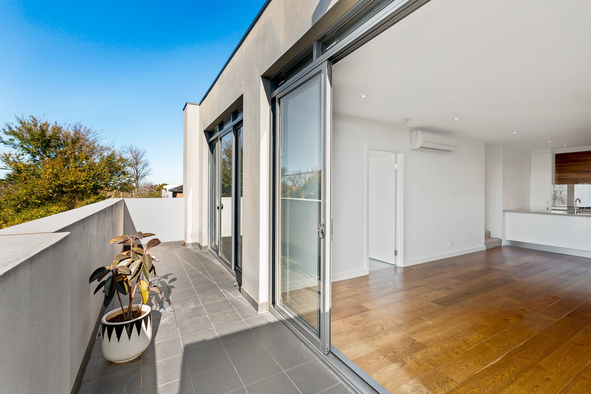 Property Gallery Thumbnail 3