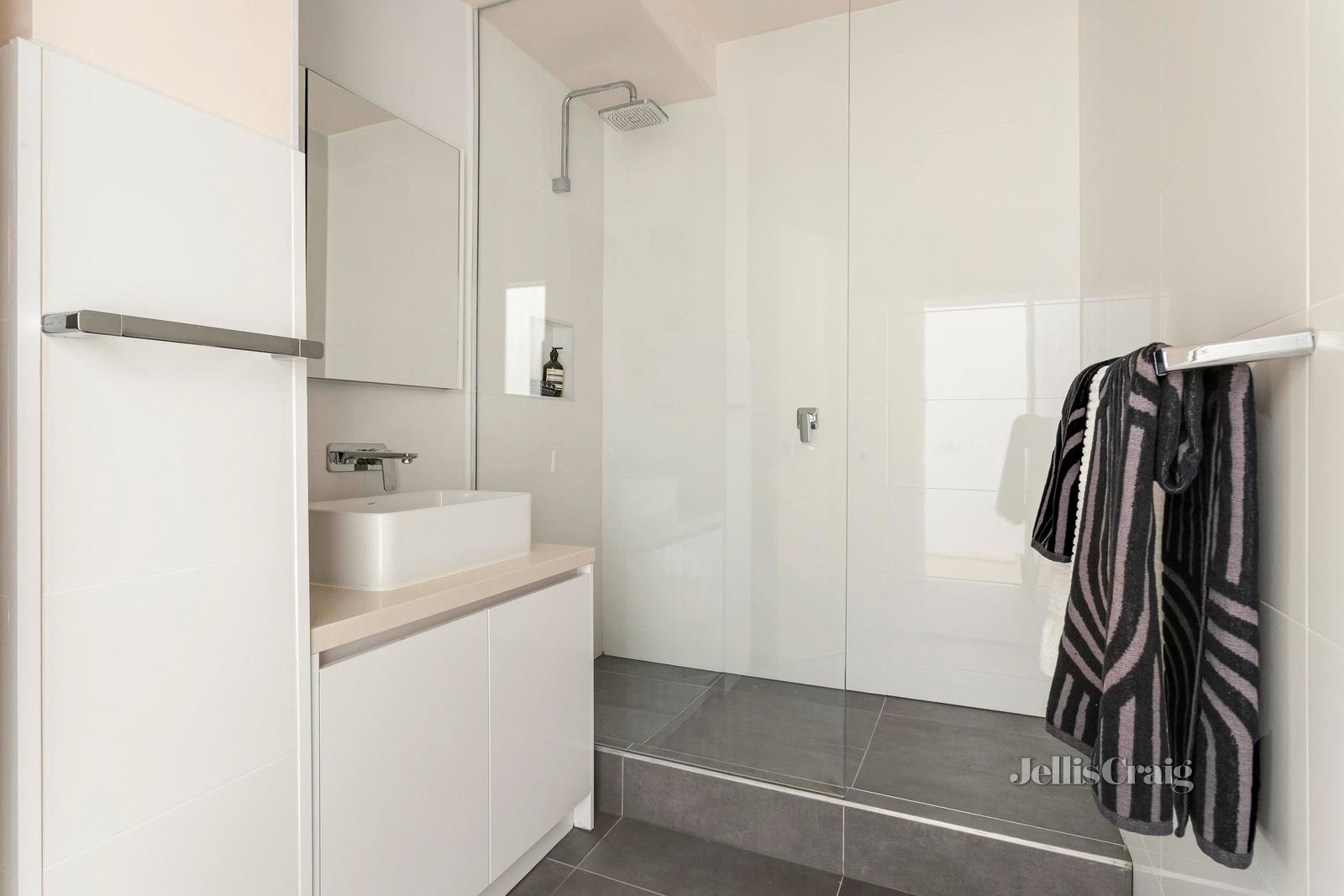 205/166 Wellington Parade, East Melbourne image 9