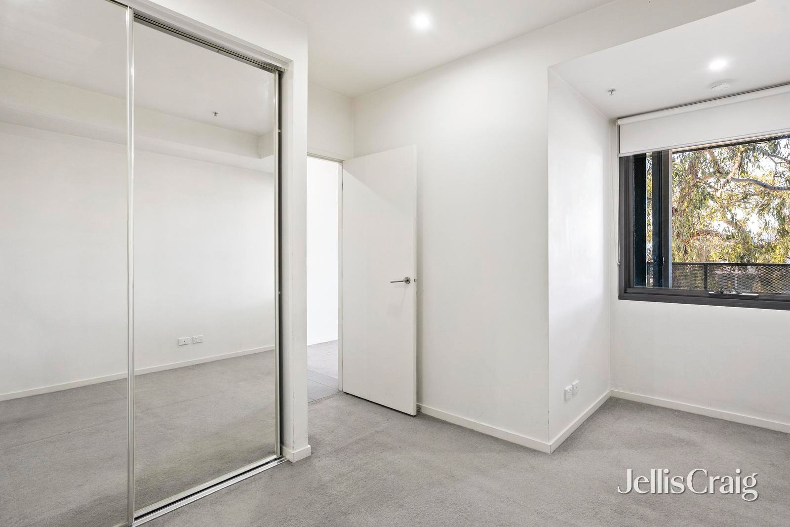 205/2 Queen Street, Blackburn image 4