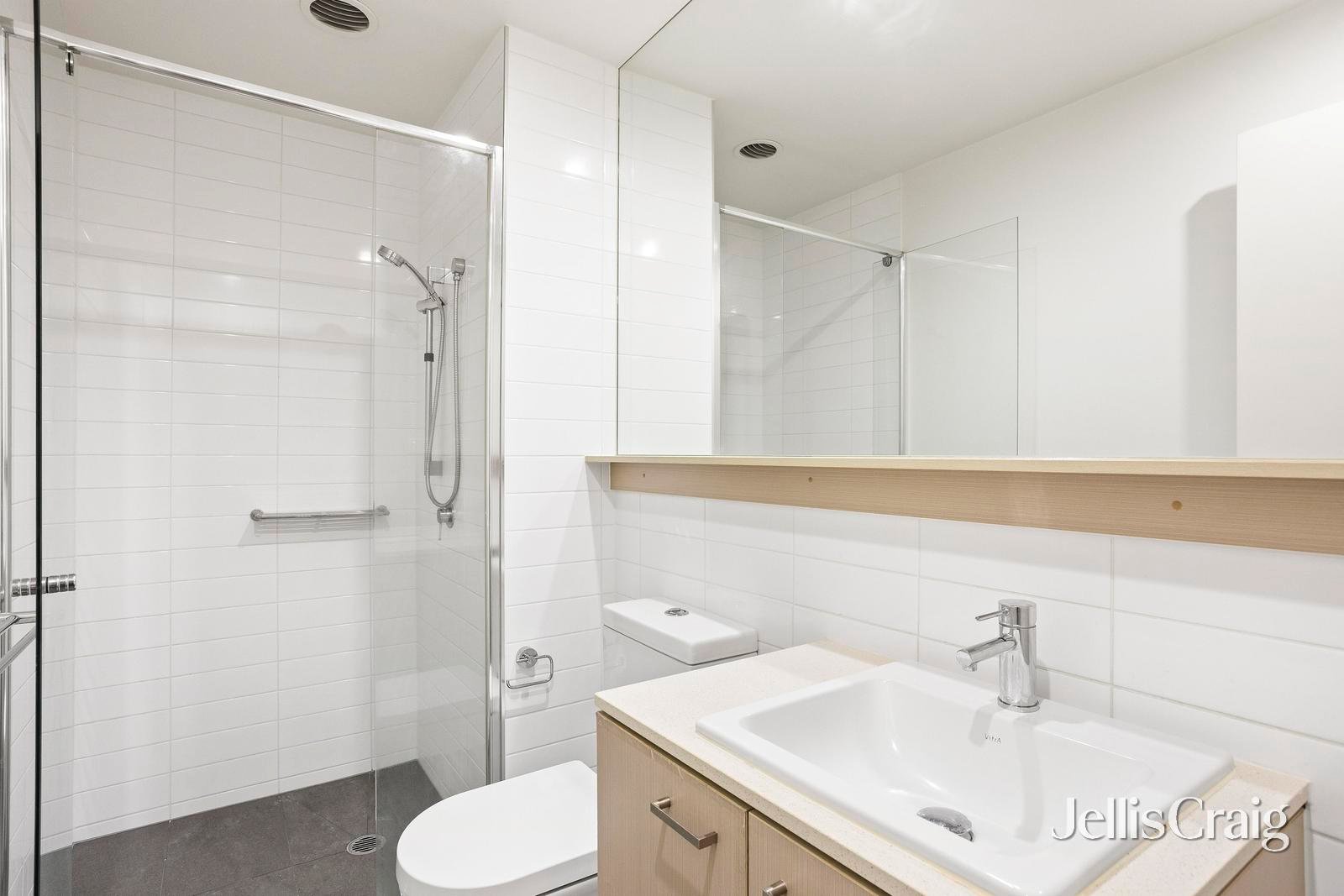 205/2 Queen Street, Blackburn image 5